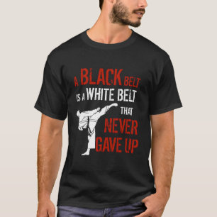 T-shirt Une Ceinture Noire Est Une Ceinture Blanche Qui N'
