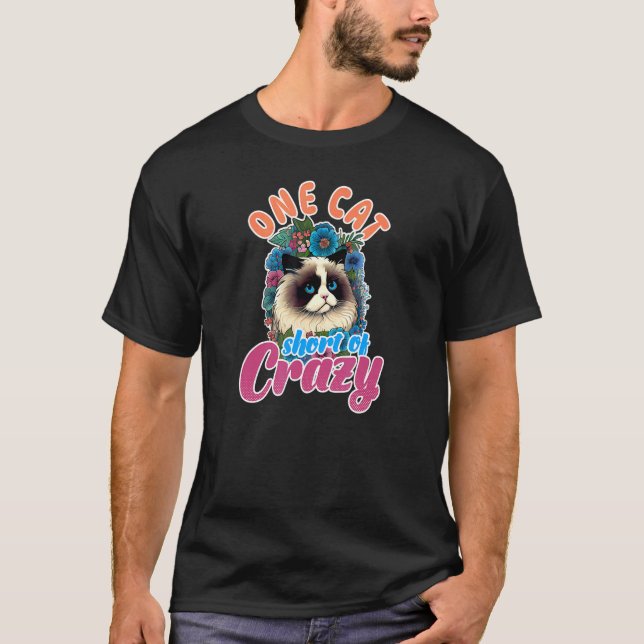 T-shirt Une chatte en deçà de folle Maman de chat Ragdoll (Devant)