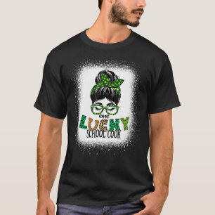 T-shirt Une cuisinière scolaire chanceuse a blanchi un chi