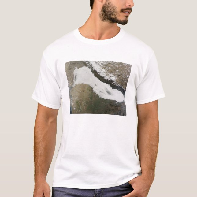 T-shirt Une épaisse rive de nuages bas (Devant)