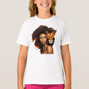 T-shirt Une femme afro-américaine avec un lion majestueux