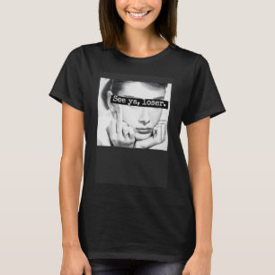 T-shirt Une femme aux photos en noir et blanc montre le do