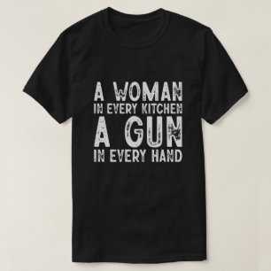 T-shirt Une Femme Dans Chaque Cuisine Un Pistolet Dans Cha
