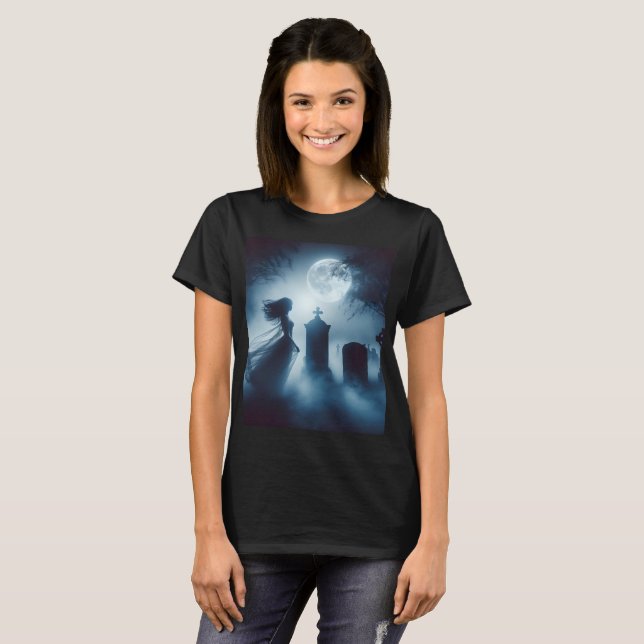 T-shirt une femme fantôme dans un cimetière avec pleine lu (Devant entier)