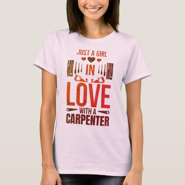 T-shirt Une Fille Amoureuse D'Un Charpentier (Devant)
