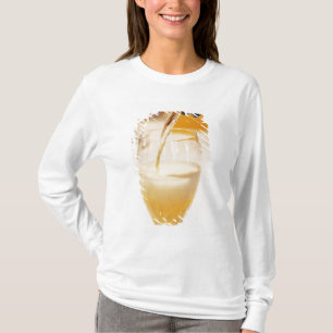 T-shirt Une flûte de verre de champagne remplie de Gosset