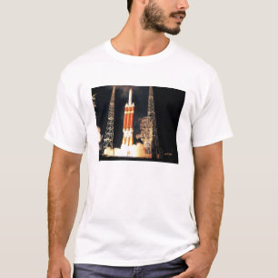 T-shirt Une fusée Delta IV Lourde se lève