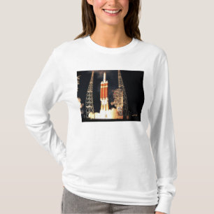 T-shirt Une fusée lourde du delta IV enlève