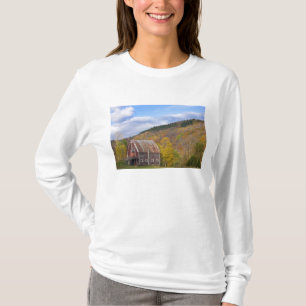 T-shirt Une grange dans les montagnes Vertes du Vermont. H