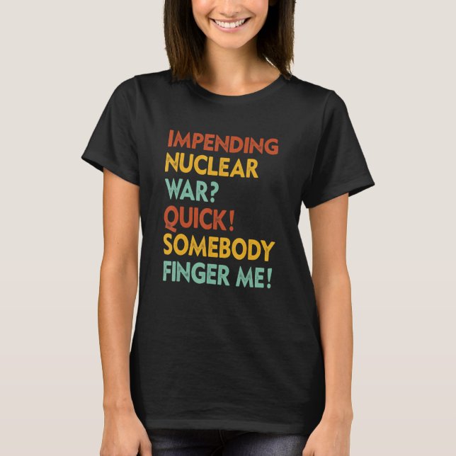 T-shirt Une guerre nucléaire imminente Rapide quelqu'un me (Devant)
