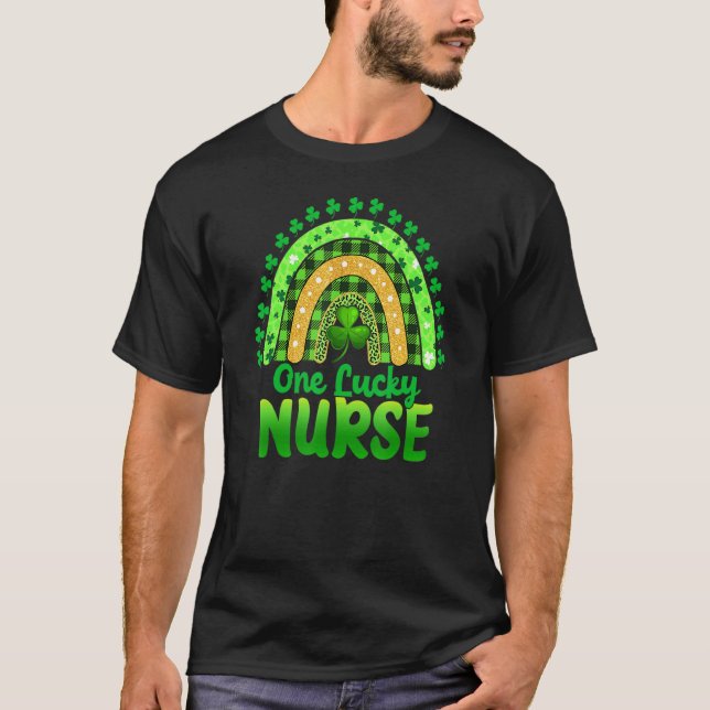 T-shirt Une infirmière chanceuse léopard trèfle St Patrick (Devant)