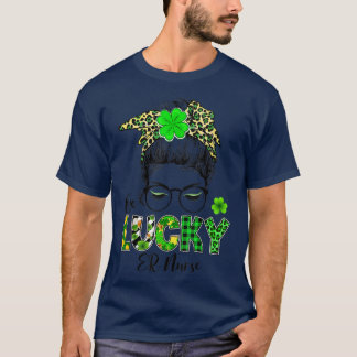 T-shirt Une infirmière chanceuse Messy Bun Shamrock St Pat