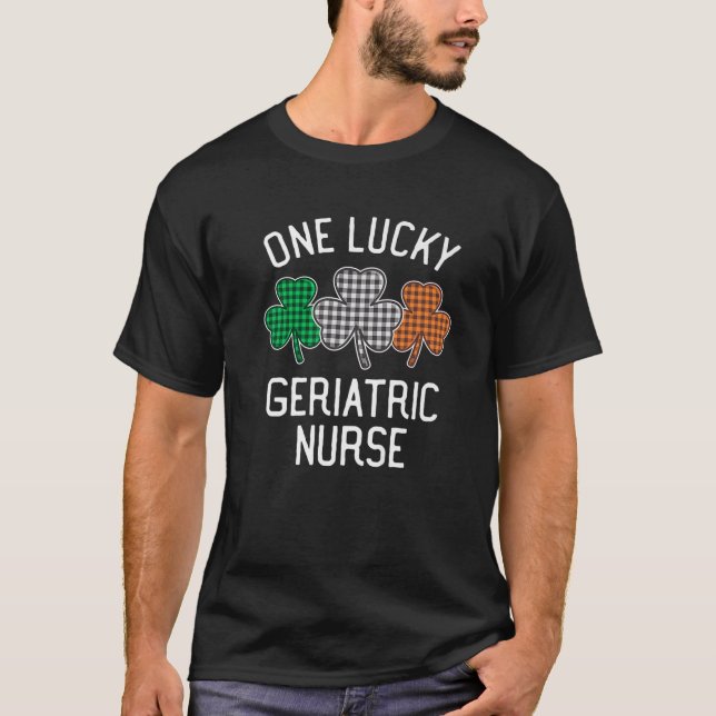T-shirt Une infirmière gériatrique chanceuse St Patrick's  (Devant)