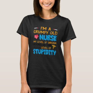 T-shirt Une infirmière grincheuse et âgée Mon niveau de sa