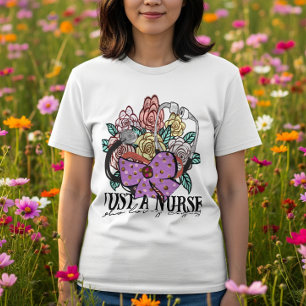 T-shirt Une infirmière qui aime Jésus Bow Stethoscope Flor