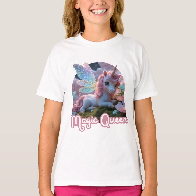 T-shirt Une licorne blanche aux ailes (Devant)