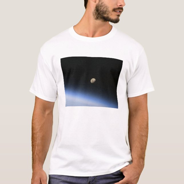 T-shirt Une lune géante visible au-dessus de l'atmosphère  (Devant)
