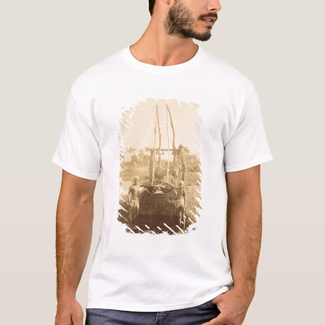 T-shirt Une machine d'irrigation égyptienne sur les rives  (Devant)
