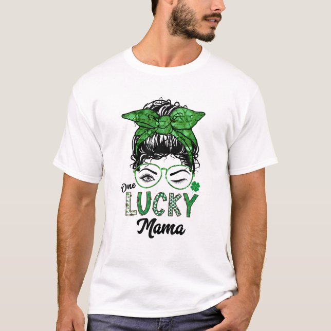 T-shirt Une Mama Chanceuse Saint-Patrick Clin d'oeil Yeux  (Devant)