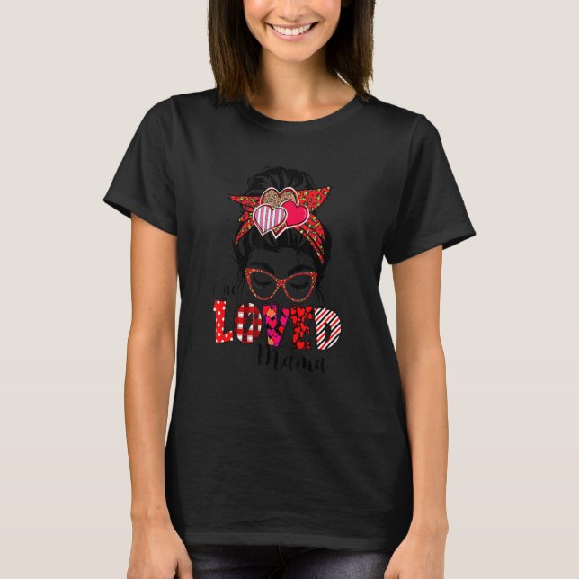 T-shirt Une maman adorée Messy Bun Buffalo Plaid Valentine (Devant)