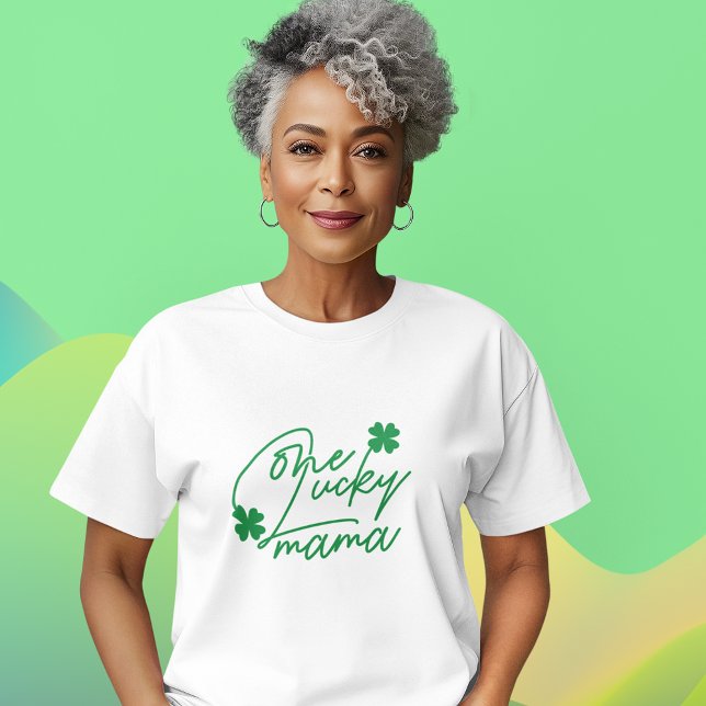 T-shirt Une maman chanceuse (Perfect for St. Patrick's Day or any proud mom!)