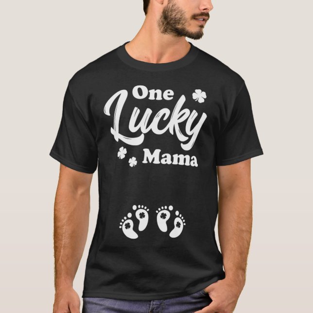 T-shirt Une maman chanceuse de jumeaux St patrick grossess (Devant)