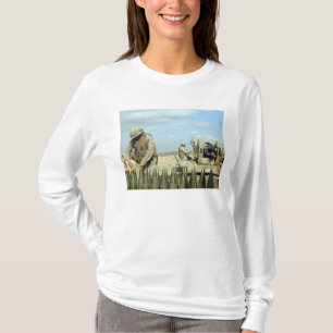 T-shirt Une marine des USA dispose des ronds d'obusier