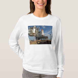 T-shirt Une navette spatiale de vue l'Atlantide sur la