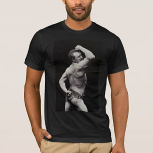 T-shirt Une nouvelle pose par les hommes forts Eugen Sando