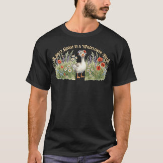 T-shirt Une oie sotte dans un champ de fleurs sauvages