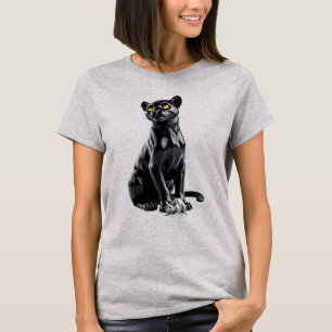 T-shirt Une panthère noire assise, regardant l'environneme