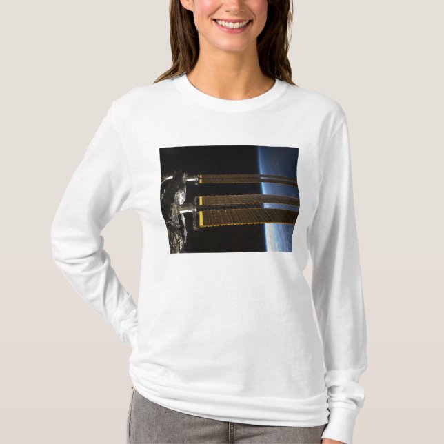 T-shirt Une partie de la Station spatiale internationale 2 (Devant)