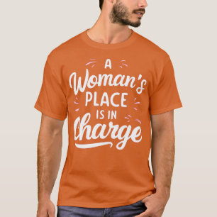 T-shirt Une Place Femme Est À La Charge