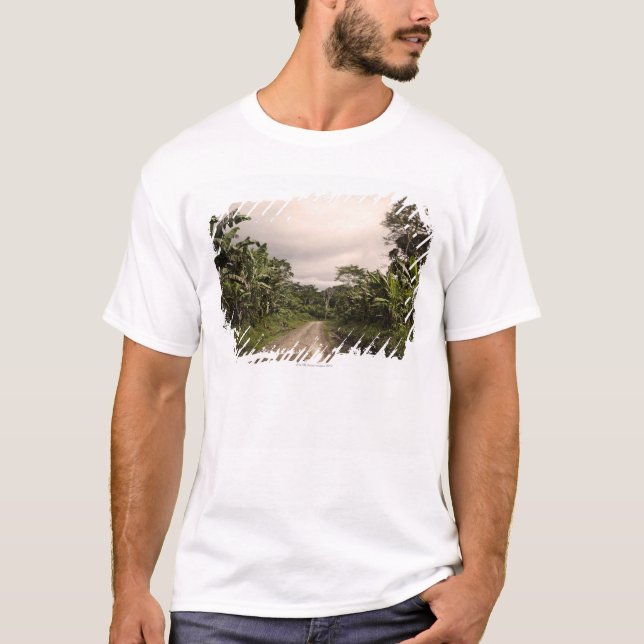 T-shirt Une route à distance de jungle (Devant)