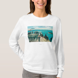 T-shirt Une scène de pêche avec un crochet énorme
