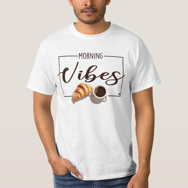 T-shirt Une tasse de café avec un dessin croissant (Devant)