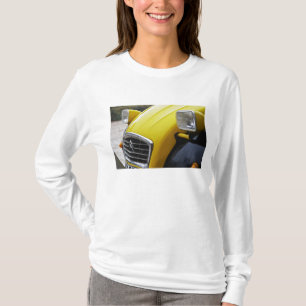T-shirt Une vieille Citroen 2CV 2 CV noire et jaune, détai