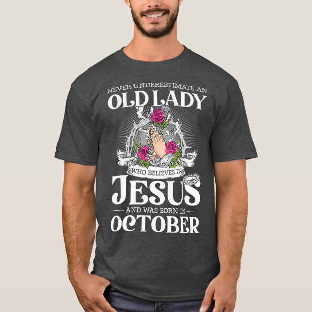 T-shirt Une Vieille Dame Qui Croit En Jésus Et Est Née (Devant)