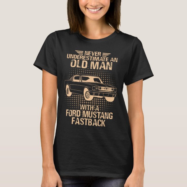 T-shirt Une vieille Ford Mustang 1966 Fastback (Devant)