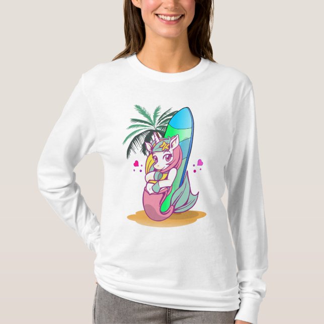 T-shirt Unicorne avec planche de surf sur la plage (Devant)