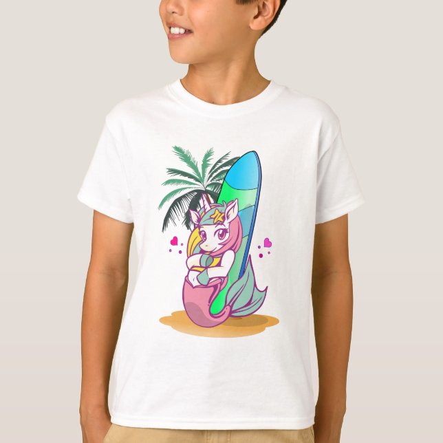 T-shirt Unicorne avec planche de surf sur la plage (Devant)
