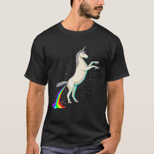 T-shirt Unicorne Poinçant Une Chemise Arc-En-Ciel