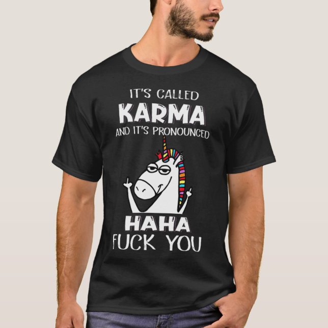 T-shirt Unicorns Il s'appelle Karma Et C'est petit ami (Devant)