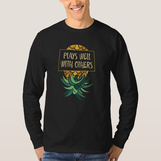 T-shirt Upside Down Pineappy Joue Bien D'Autres Swin Drôle (Devant)