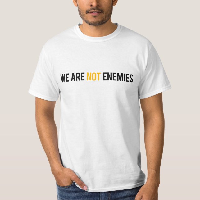 T-shirt UR nous ne sommes pas pièce en t d'ennemis (Devant)