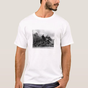 T-shirt USS Arizona brûlant dans Pearl Harbor