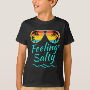 T-shirt Vacances insulaires surfant sur la sensation salée