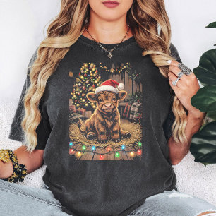 T-shirt Vache des Highlands avec un chapeau de Père Noël d