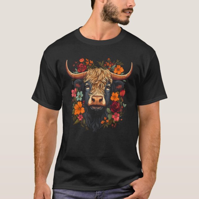 T-shirt Vache des Highlands écossaise avec des fleurs 1 (Devant)