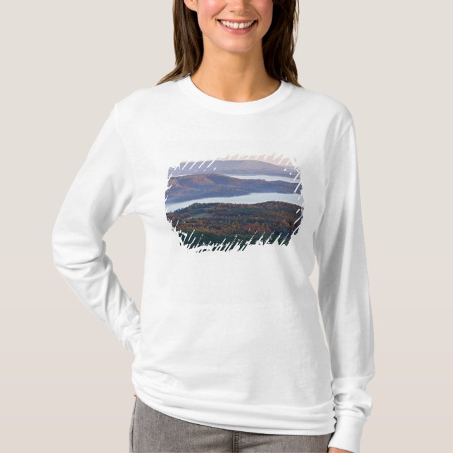 T-shirt Vallées brumeuses et feuillage d'automne dans Ozar (Devant)